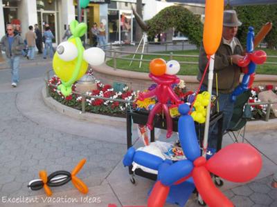 Ballons for the Kids on The Third Street Promenade Santa Monica