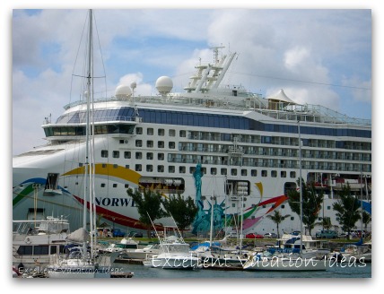 Cruise Ship Vacations - NCL Dawn in Bermuda