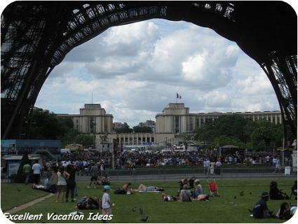 Pictures of the Eiffel Tower